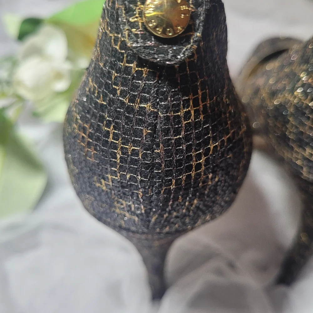 2/$40 Michael Kors metallic Blue , Gold Peep Toe Heels Used EUC..excellent Size9 - Picture 2 of 13